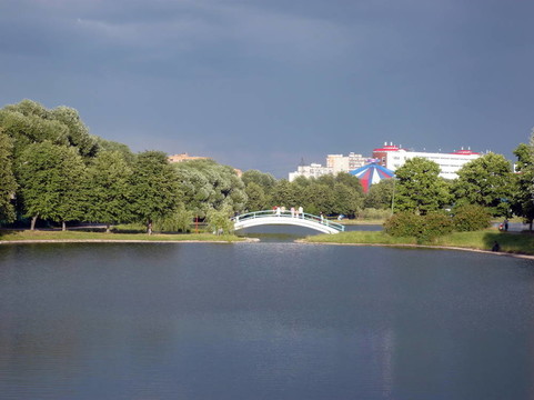 城市公園的夏天