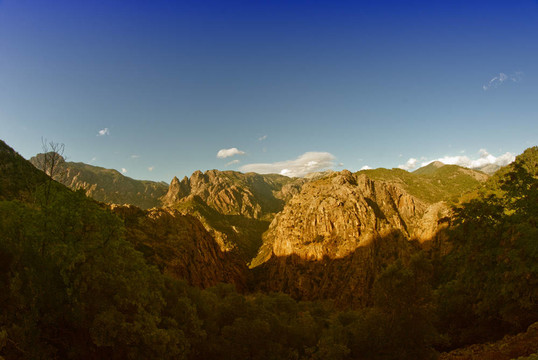 山脈和峽谷的科西嘉島