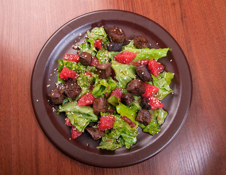 蔬菜芝麻肉沙拉