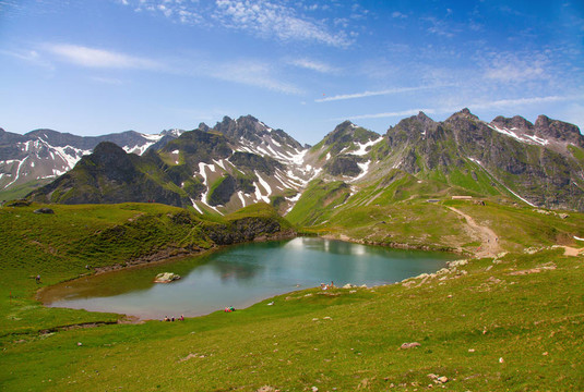夏天的高山景觀