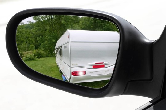 后視鏡的汽車駕駛鏡草原大篷車