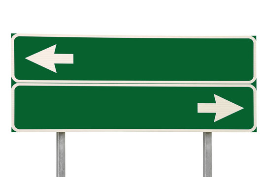 十字路口道路標(biāo)志二箭綠色隔離
