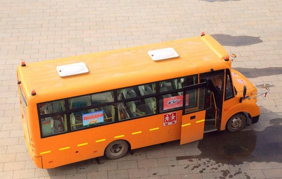 黃色校車