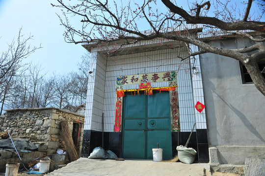 農(nóng)家大門(mén)