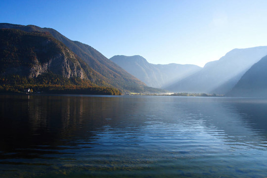 山上的湖