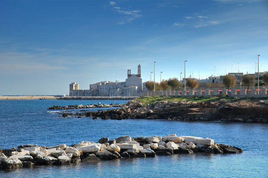 焦維納佐全景。Apulia。