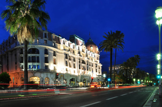在Promenade des Anglais尼斯的豪華酒店；
