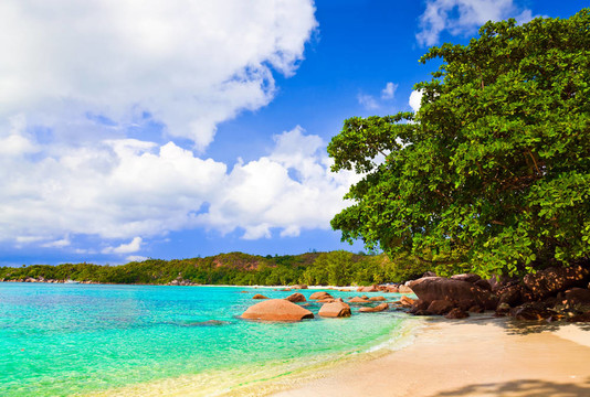 Anse Lazio在塞舌爾的海灘