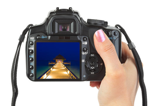 相机在手和海滩景观