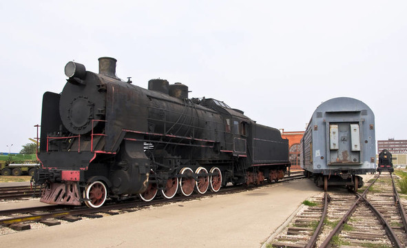 火車站站臺蒸汽機車。復古的火車。