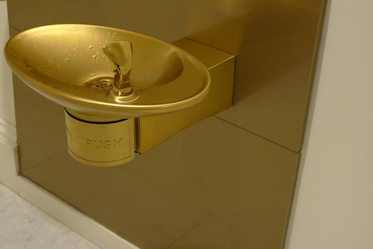 金色的噴泉