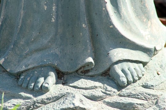 St弗蘭西斯of Assisi英尺的雕像
