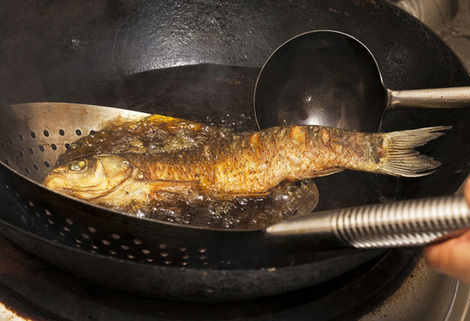 油澆魚1