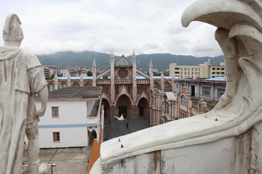 玫瑰小鎮(zhèn)很有歐洲范深圳婚紗基