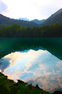 在阿爾卑斯山美麗的湖；sloveni