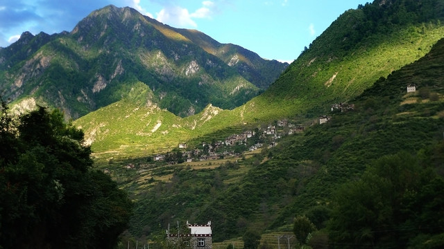 大山里的村寨