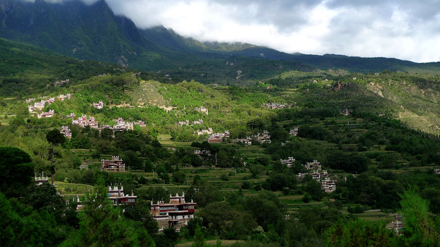 大山里的村寨