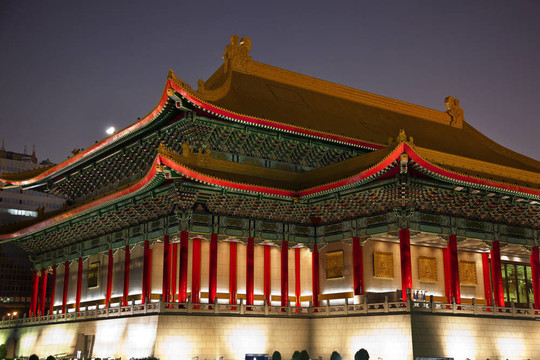 海濱國家劇院和音樂廳的蔣介石紀(jì)念館臺北臺灣的夜晚Moon Stars