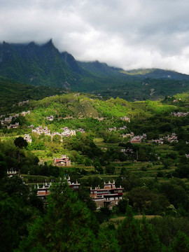 大山里的村寨