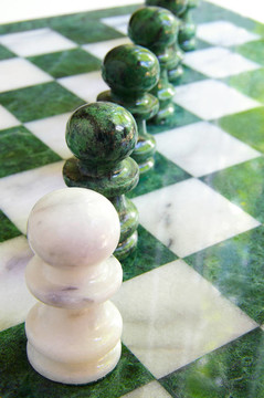 在一個行棋棋子棋盤上