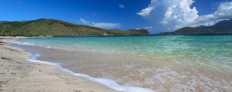 幽靜的海灘上的Saint Kitts