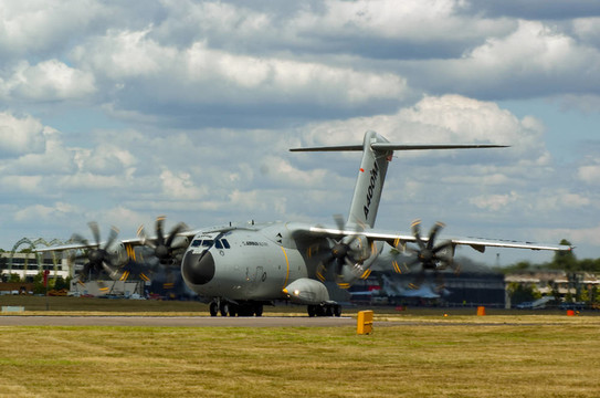 2010范堡羅航展- A400M軍用運(yùn)輸機(jī)起飛