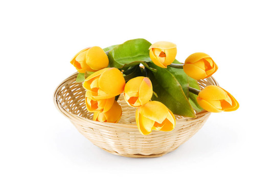 桌上五顏六色的郁金香花束
