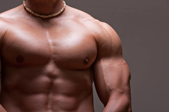 肌肉發(fā)達(dá)的男性軀干