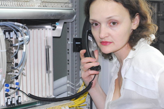 從事電信設(shè)備工作的婦女