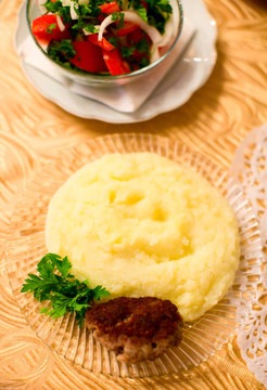 土豆泥和肉餅