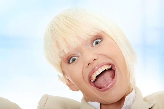 年輕的商業(yè)女人喊
