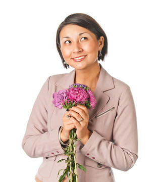 美麗的年輕女子帶著一束鮮花