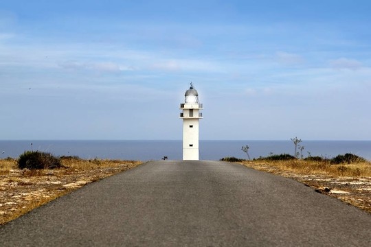 野蠻的燈塔的福門特拉島公路