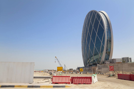 碟形的建筑正在建設(shè)中；阿布扎比；UAE