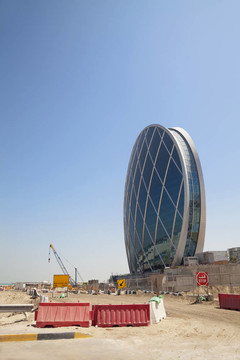 碟形的建筑正在建設(shè)中；阿布扎比；UAE