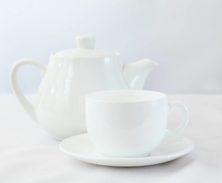 白茶壺和茶杯