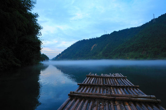 夕陽(yáng)下的河流景觀