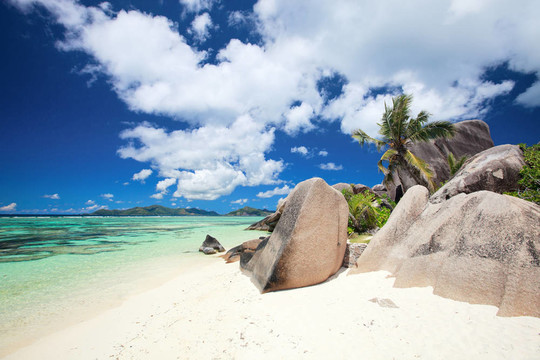 Anse Source D銀色沙灘