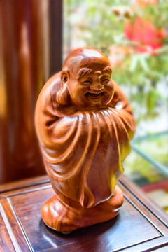 彌勒佛木雕立像