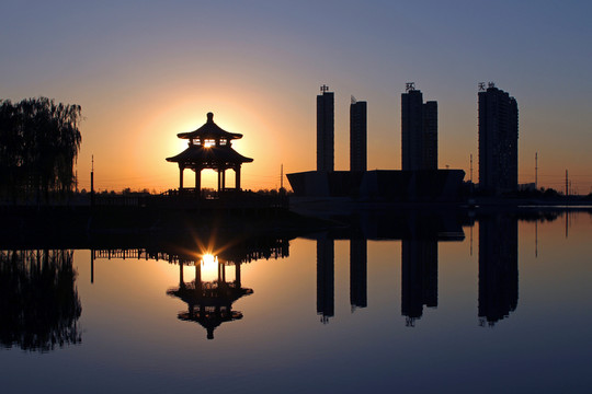 亭臺水榭 夕陽光影