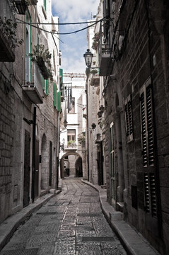 小巷。焦維納佐。Apulia。