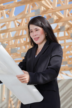 亞洲女性承包商