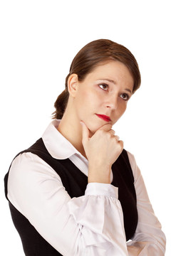 沉思的女商人抱著雙臂思考解決問題。