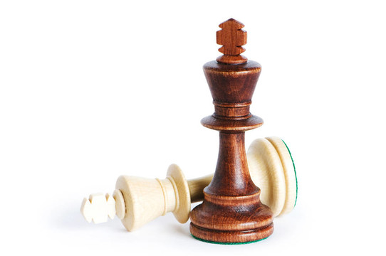 白色背景下的棋盤圖