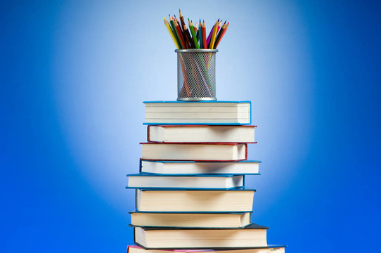 回到學校的概念與書籍和鉛筆