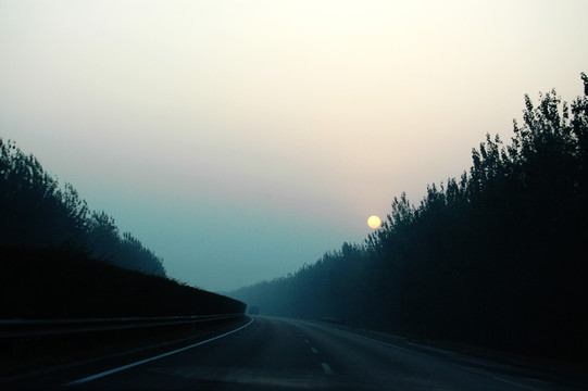 高速路日出