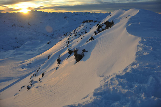 雪山日落