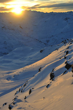 雪山日落