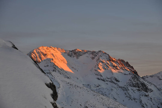雪山日落