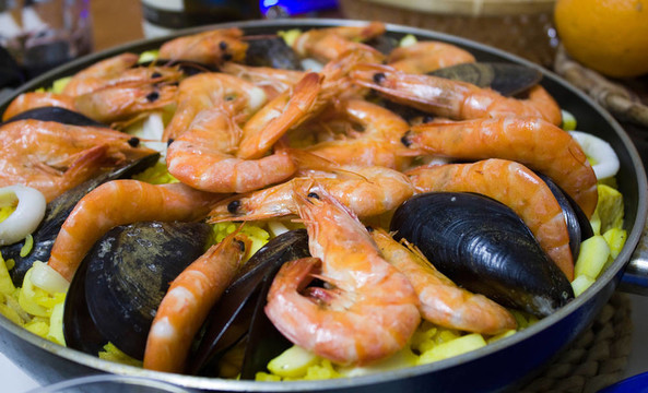 西班牙海鮮飯?jiān)诤ｕr鍋